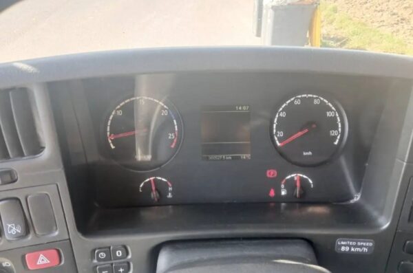 Camion Scania P 400 – Image 12